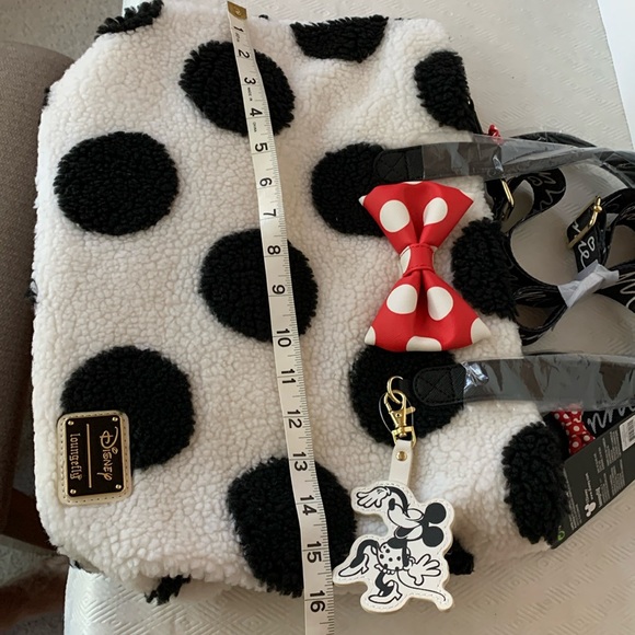 Loungefly x Disney Minnie Rocks the Dots Sherpa Bag - Picture 8 of 16
